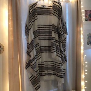 American Eagle White Kimono